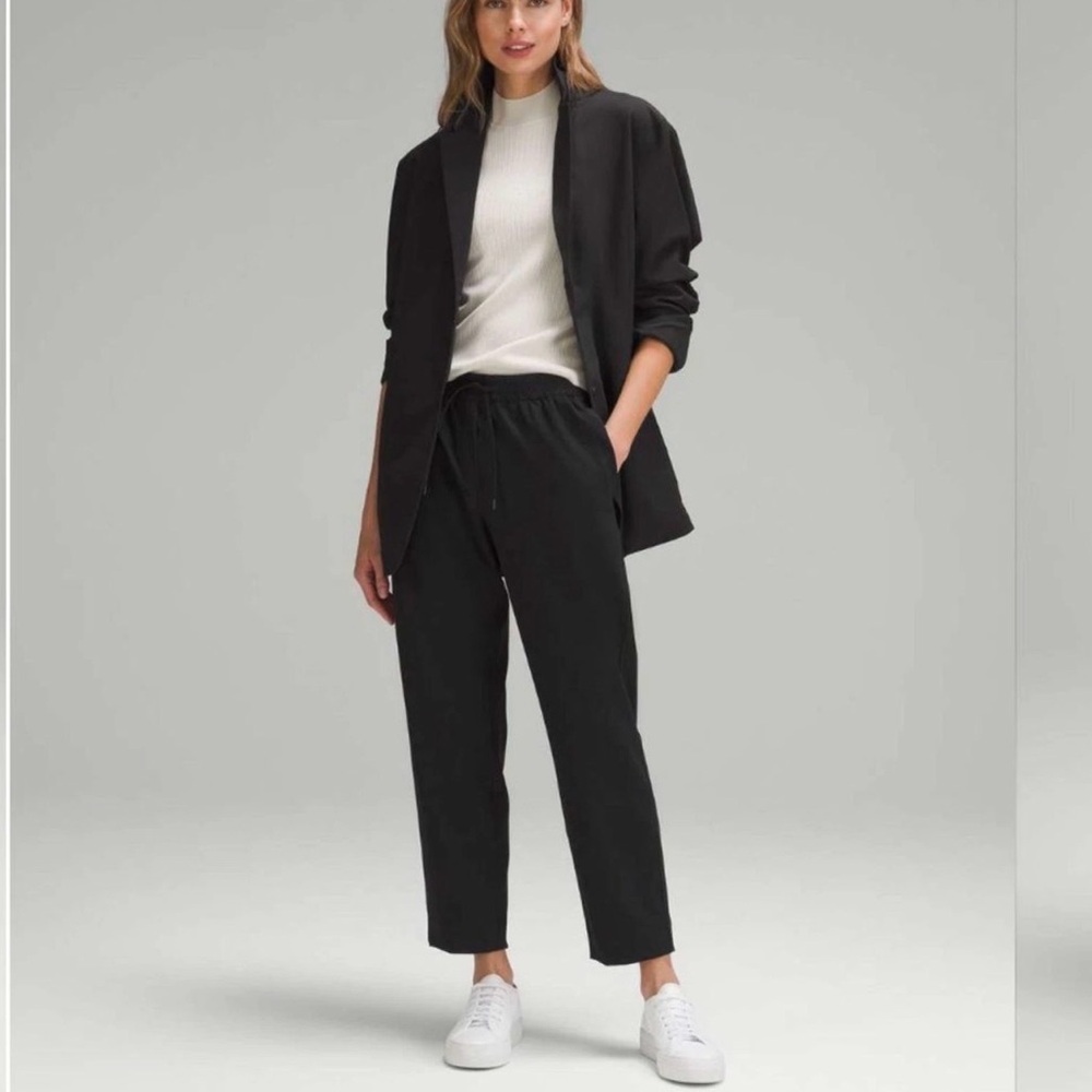 Lululemon Tapered Leg Mid Rise Pants 7/8 Length Luxtreme Womens - Large - Black